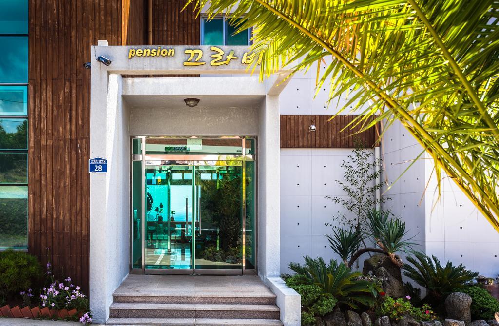 Krabi Pension Сеогвипо Екстериор снимка